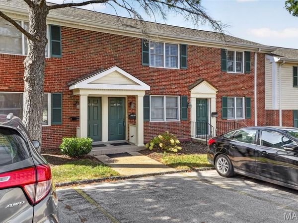 1729 Canary Cove, Brentwood, MO 63144