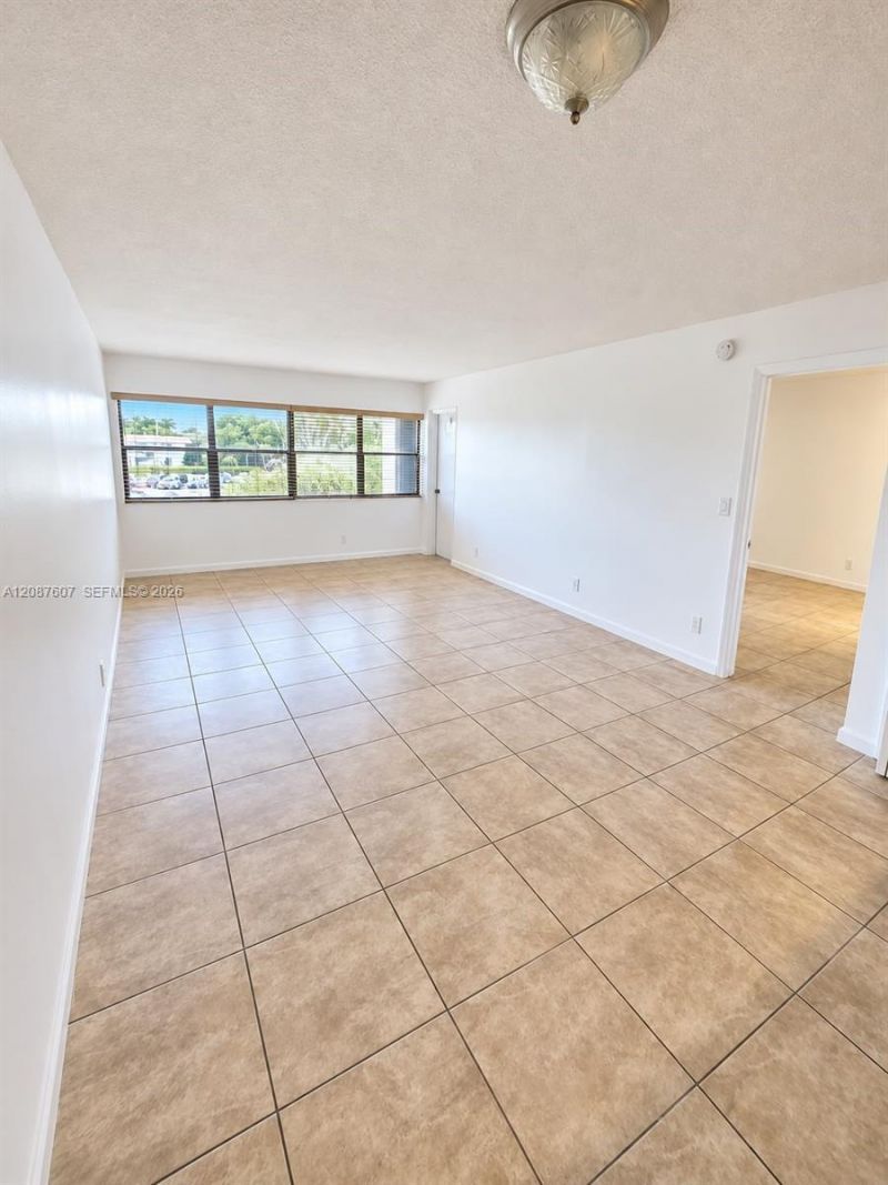 301 Racquet Club Rd, Unit 310, Weston, FL 33326 Photo