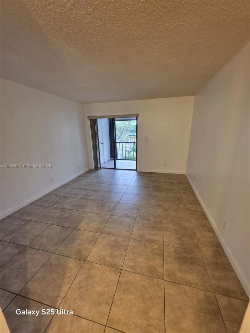 301 Racquet Club Rd, Unit 310, Weston, FL 33326 Photo