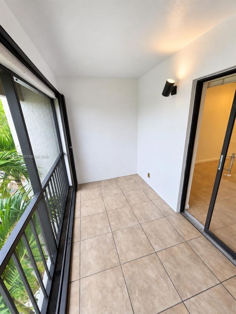 301 Racquet Club Rd, Unit 310, Weston, FL 33326 Photo
