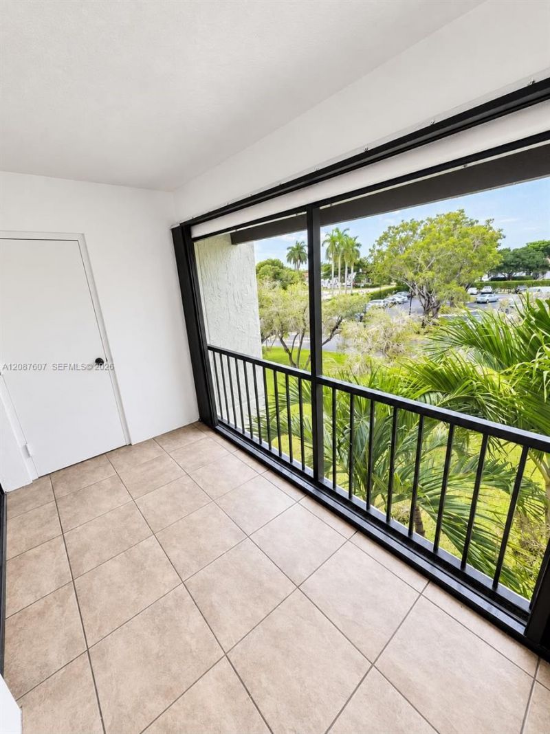 301 Racquet Club Rd, Unit 310, Weston, FL 33326 Photo