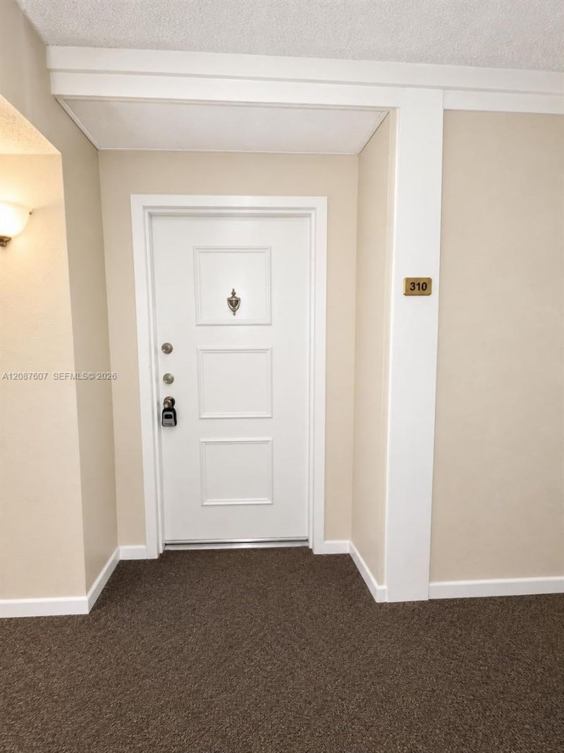 301 Racquet Club Rd, Unit 310, Weston, FL 33326 Photo