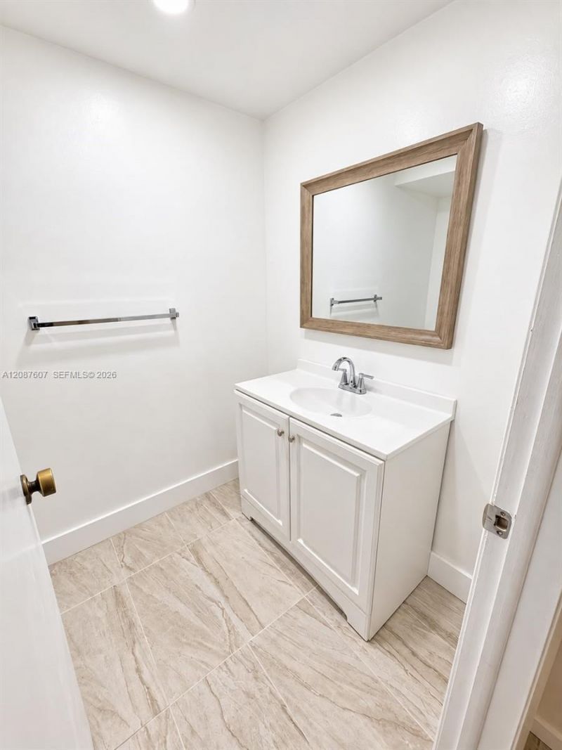 301 Racquet Club Rd, Unit 310, Weston, FL 33326 Photo