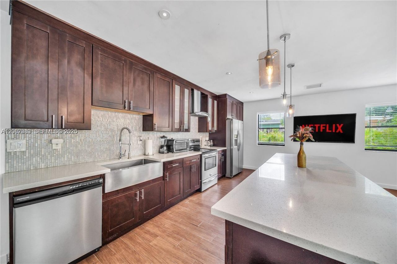 710 NE 141st St, North Miami, FL 33161 Photo