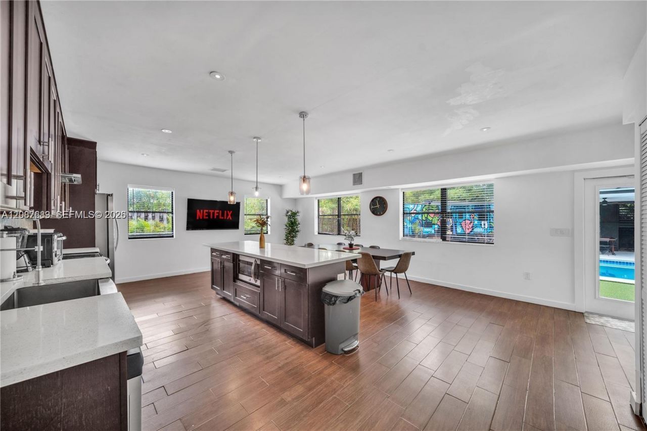 710 NE 141st St, North Miami, FL 33161 Photo