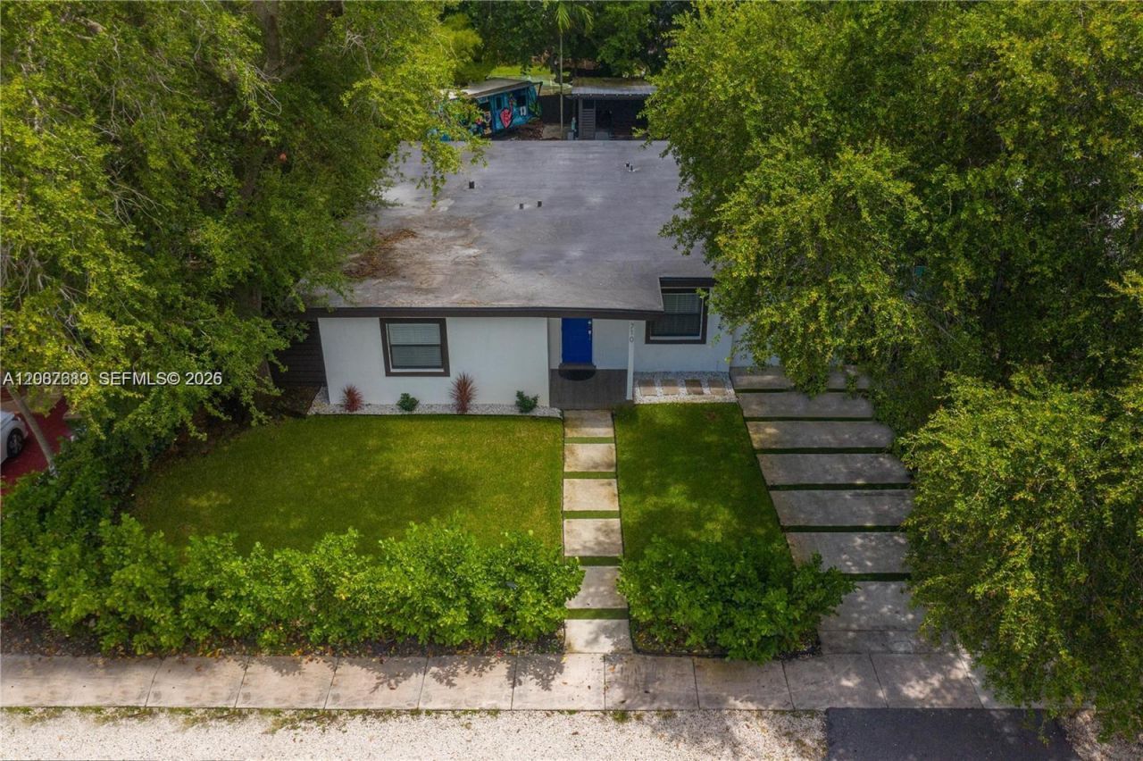 710 NE 141st St, North Miami, FL 33161 Photo