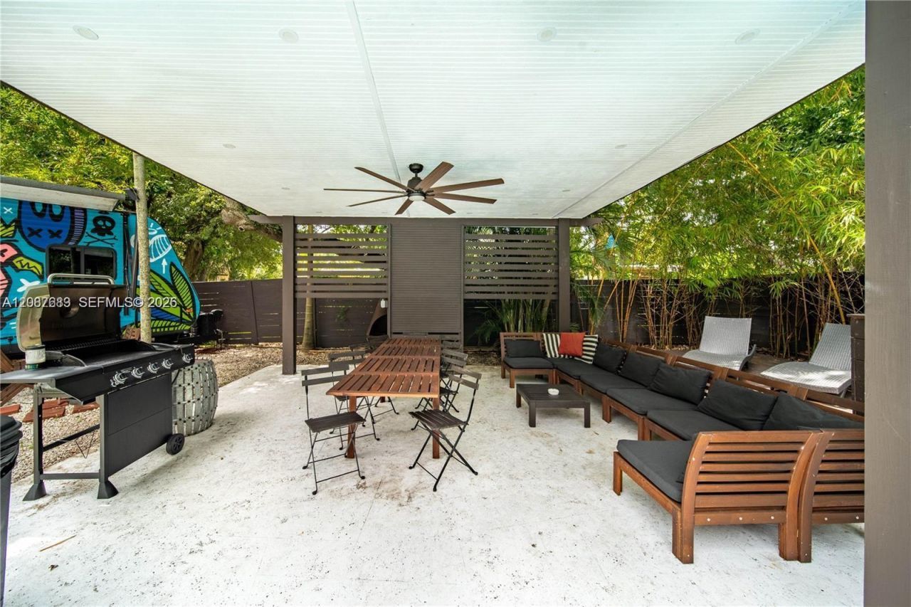 710 NE 141st St, North Miami, FL 33161 Photo
