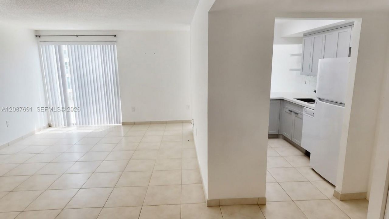 200 177th Dr, Unit 308, Sunny Isles Beach, FL 33160 Photo