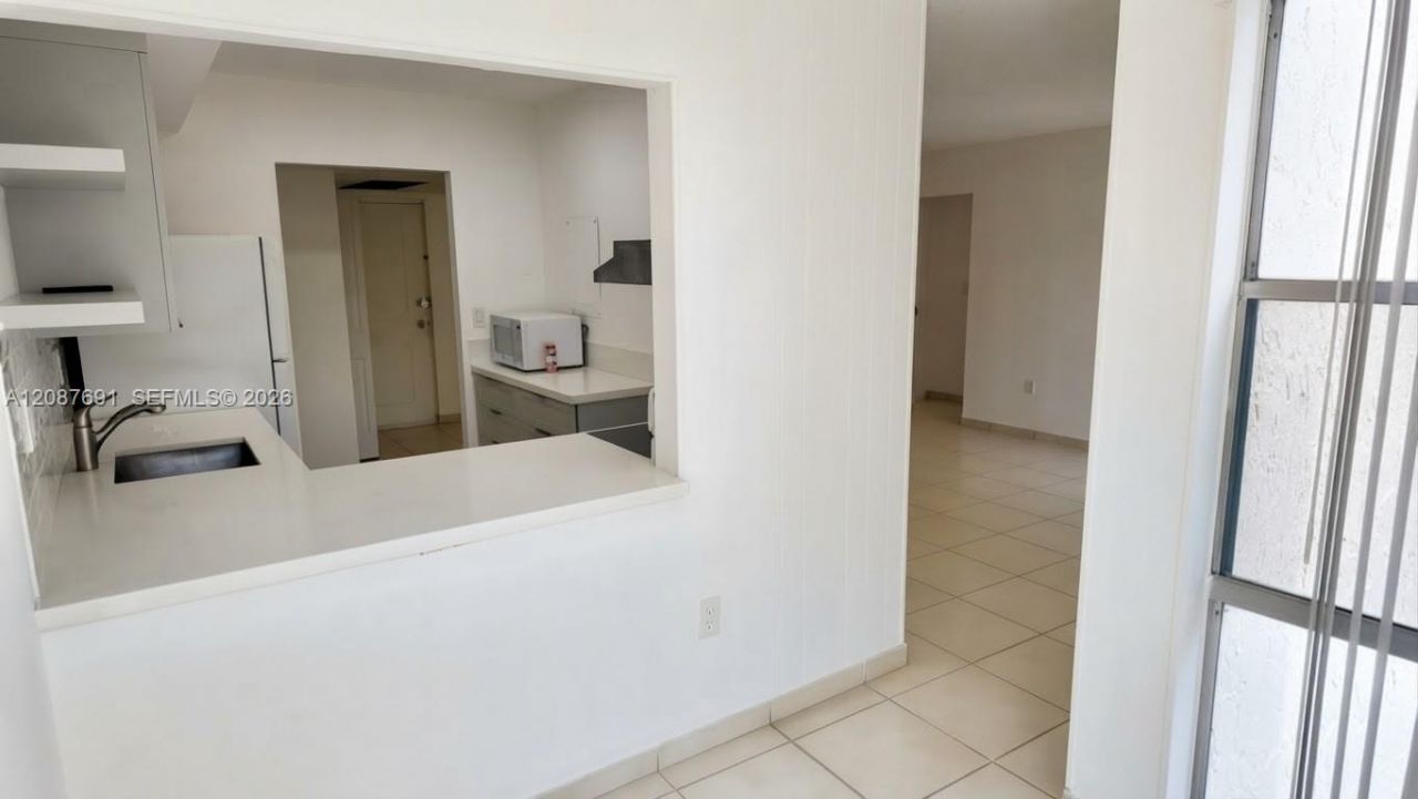 200 177th Dr, Unit 308, Sunny Isles Beach, FL 33160 Photo