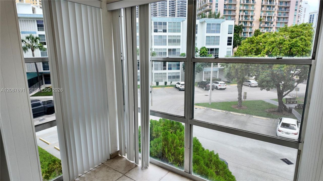 200 177th Dr, Unit 308, Sunny Isles Beach, FL 33160 Photo