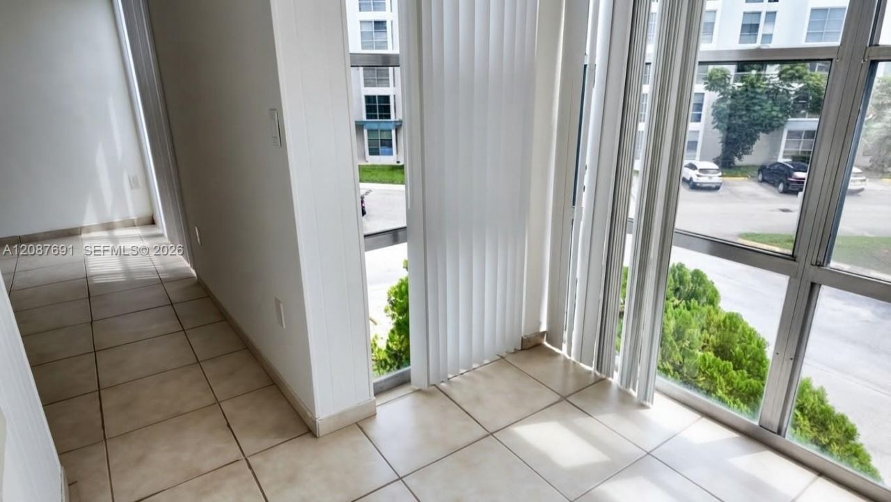 200 177th Dr, Unit 308, Sunny Isles Beach, FL 33160 Photo