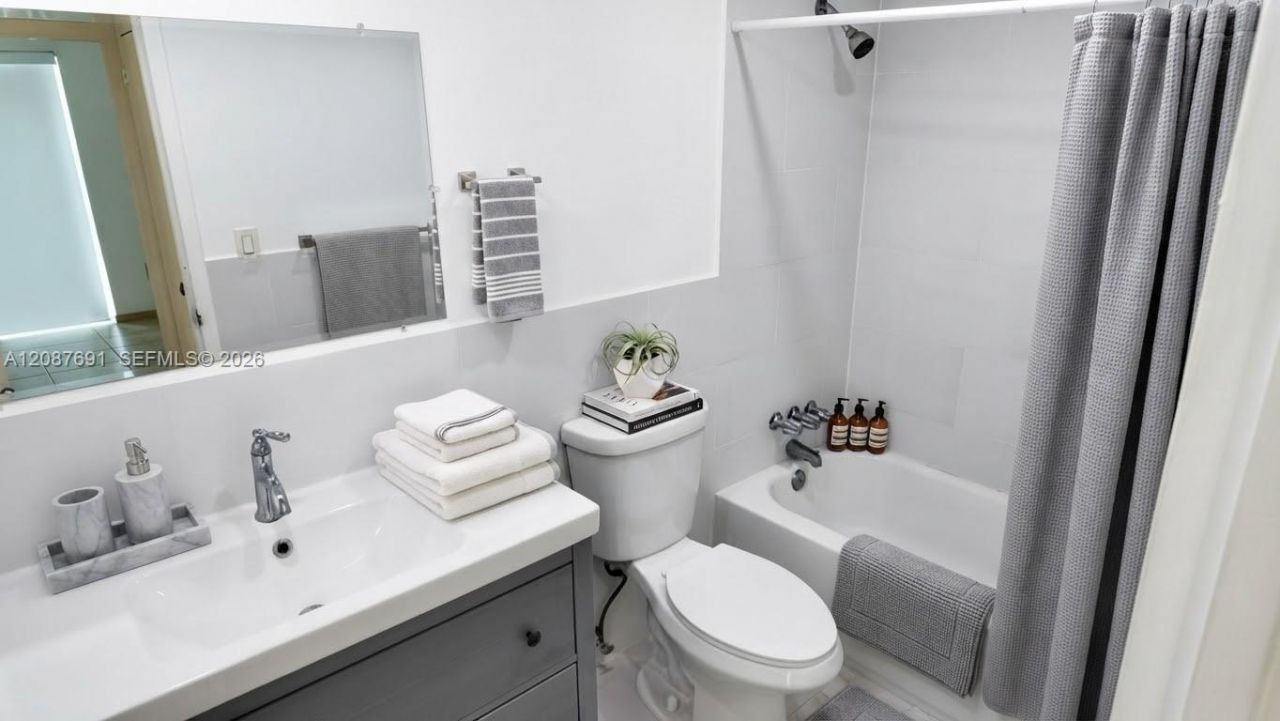 200 177th Dr, Unit 308, Sunny Isles Beach, FL 33160 Photo