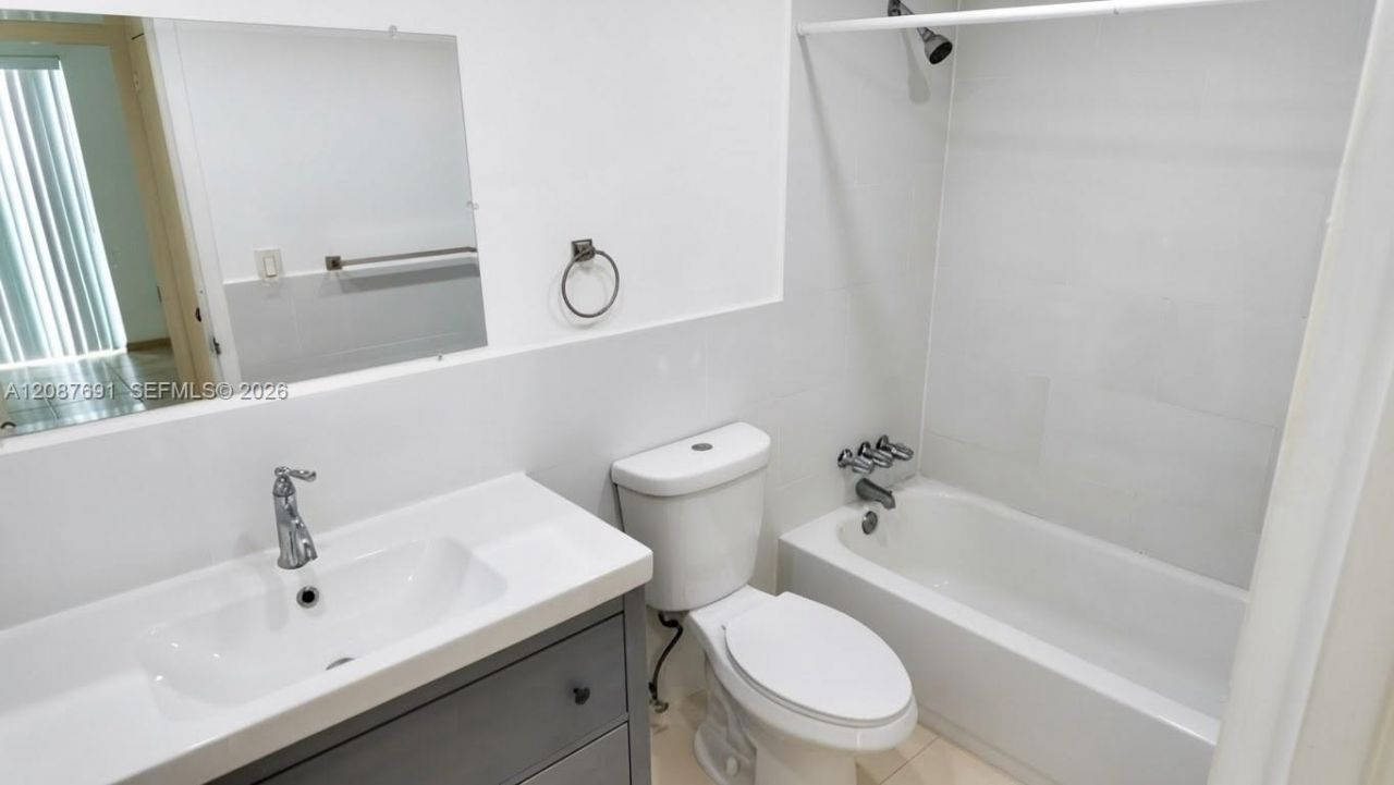 200 177th Dr, Unit 308, Sunny Isles Beach, FL 33160 Photo