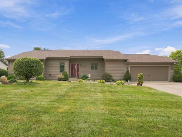202 Colonial Drive, Warsaw, IN 46582
