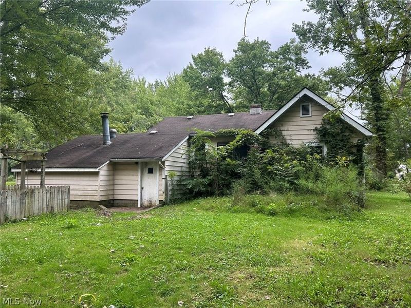 11038 White Avenue, Elyria, OH 44035 Photo 4