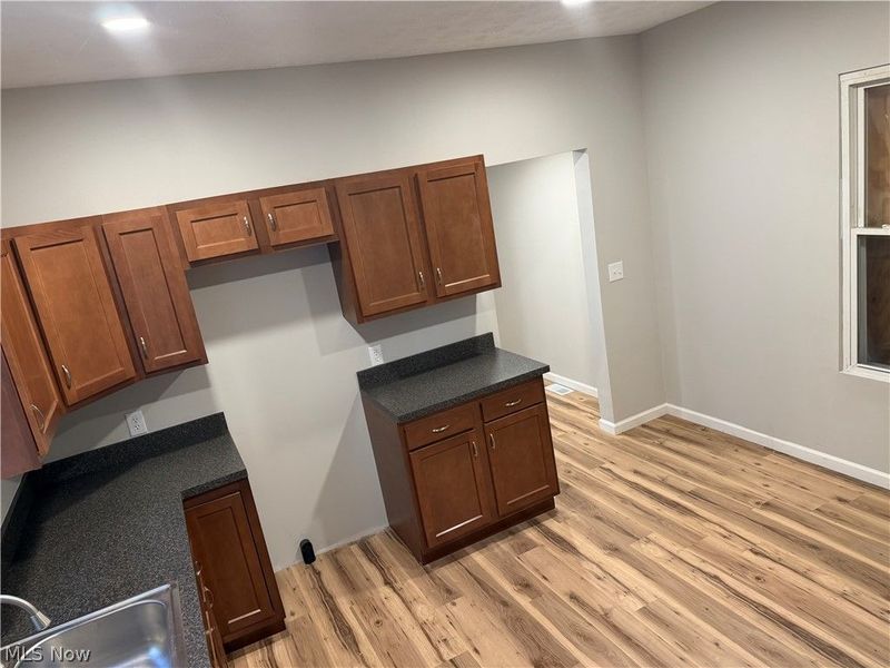 858 Forrest Drive, Akron, OH 44306 Photo 8