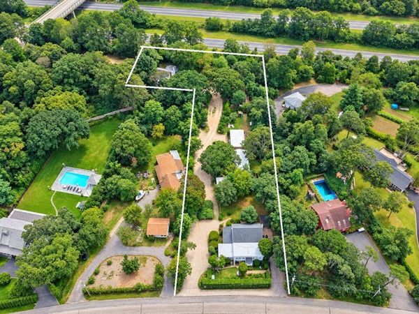 92 North Road, Hampton Bays, NY 11946
