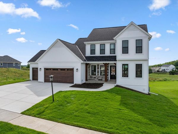 805 Viewpoint Ave, Waukesha, WI 53188
