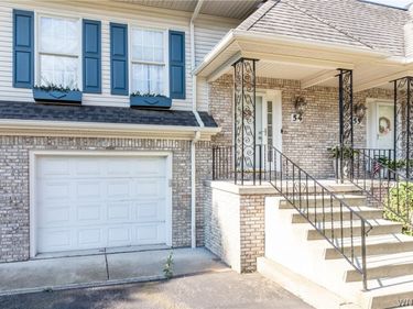 54 Park Lane Court, Buffalo, NY 14221