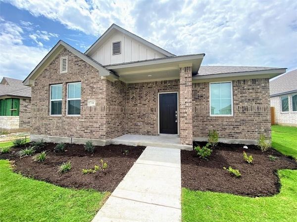 111 Dedina DR, Georgetown, TX 78626