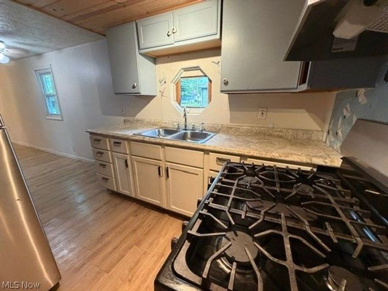 909 Harriet Street, Lorain, OH 44055 Photo 5