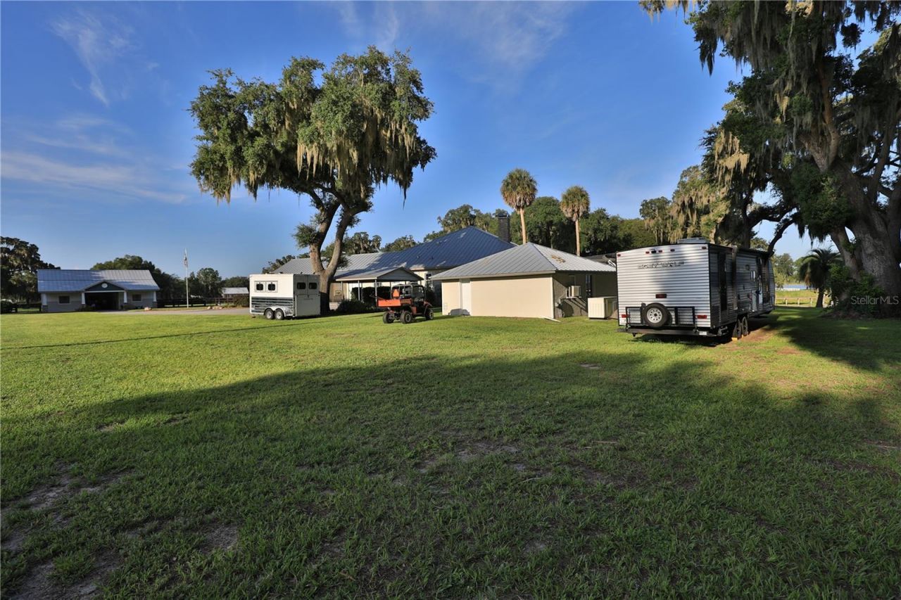11811 SE Sunset Harbor Road, Weirsdale, FL 32195 Photo