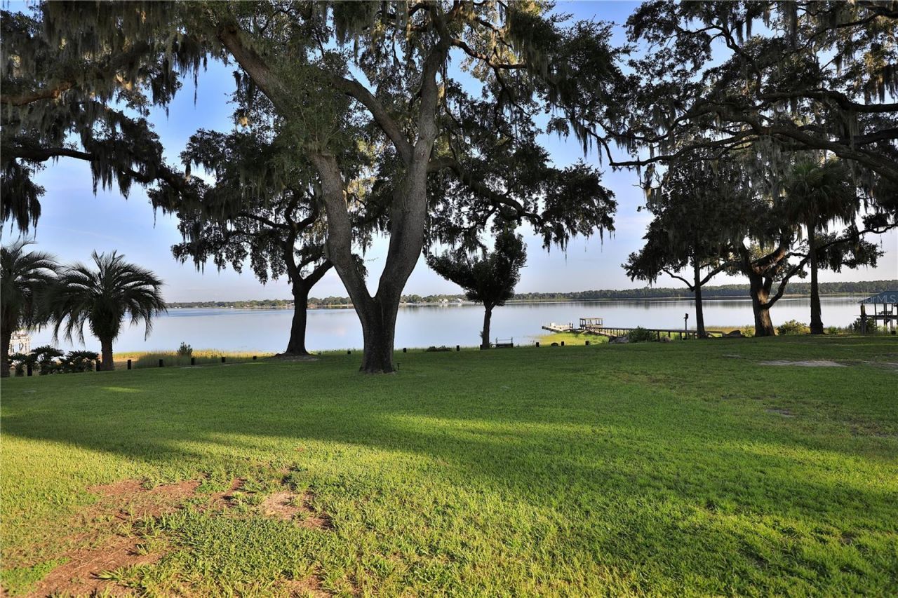 11811 SE Sunset Harbor Road, Weirsdale, FL 32195 Photo