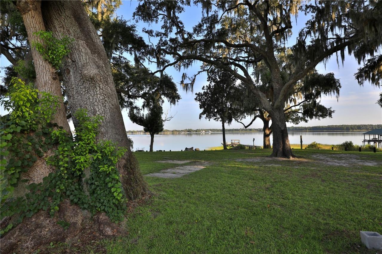 11811 SE Sunset Harbor Road, Weirsdale, FL 32195 Photo