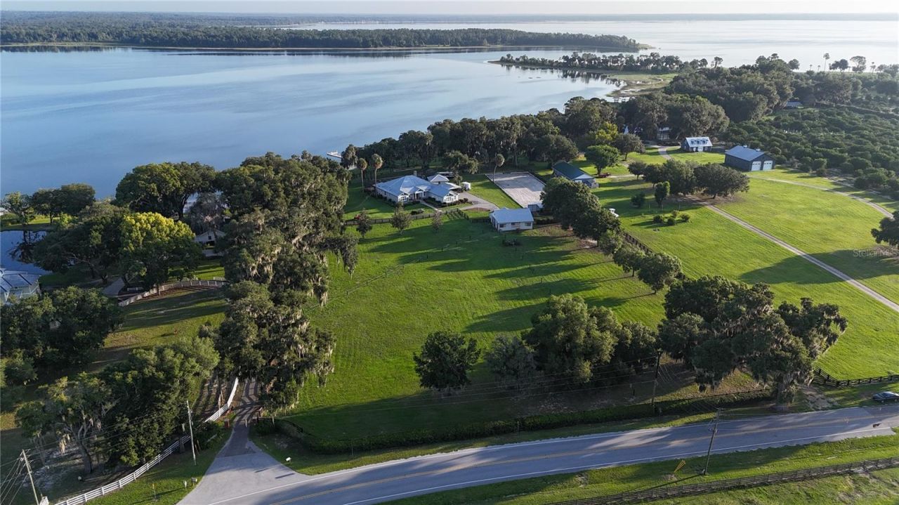 11811 SE Sunset Harbor Road, Weirsdale, FL 32195 Photo