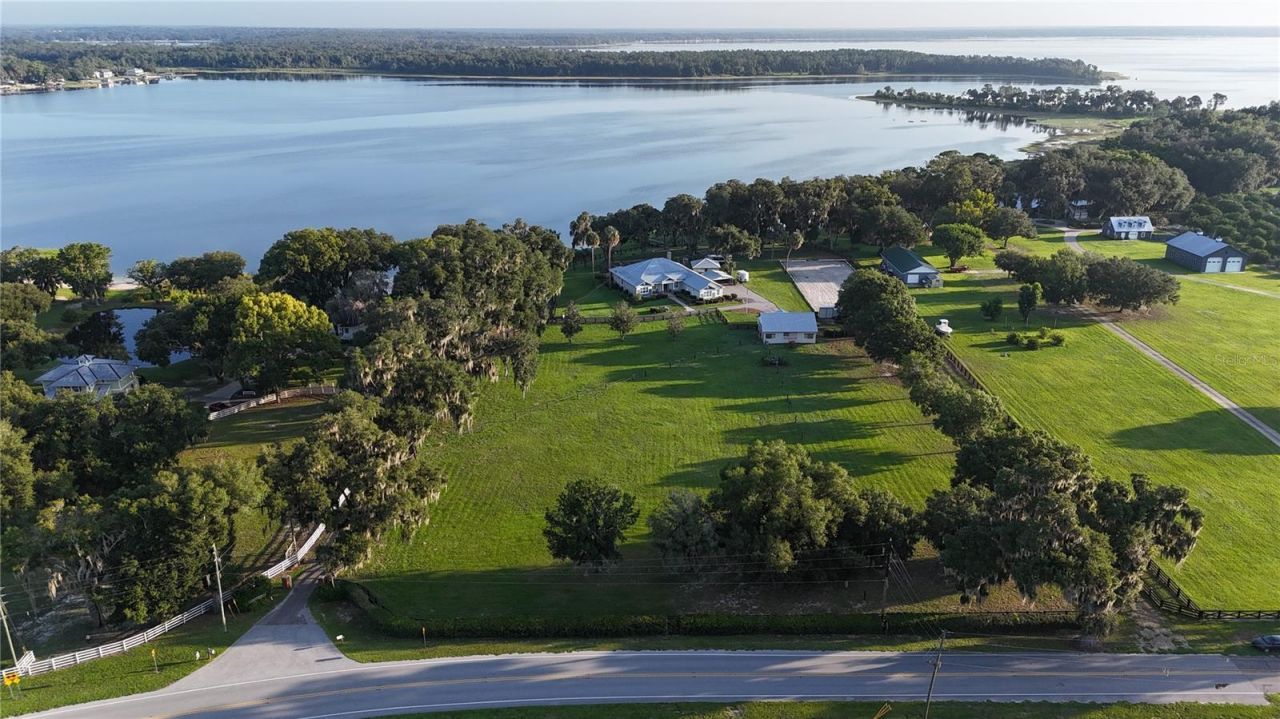 11811 SE Sunset Harbor Road, Weirsdale, FL 32195 Photo