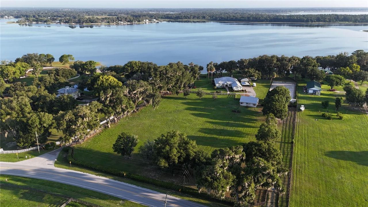 11811 SE Sunset Harbor Road, Weirsdale, FL 32195 Photo