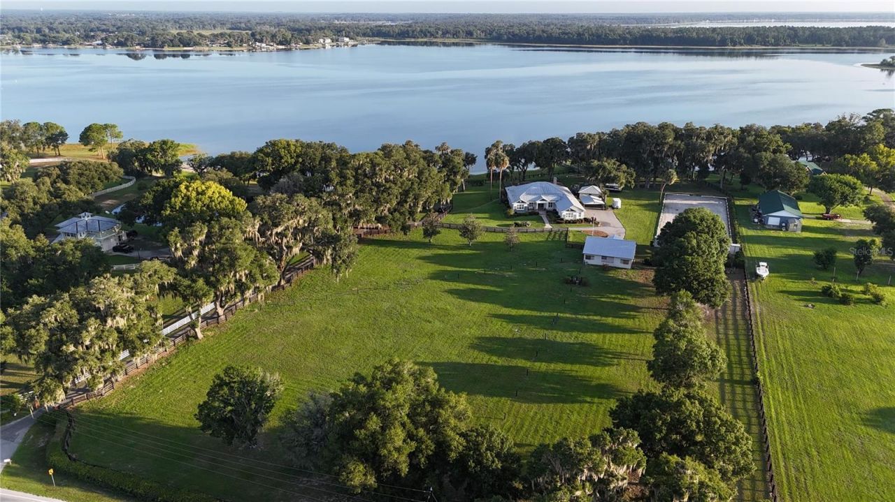 11811 SE Sunset Harbor Road, Weirsdale, FL 32195 Photo