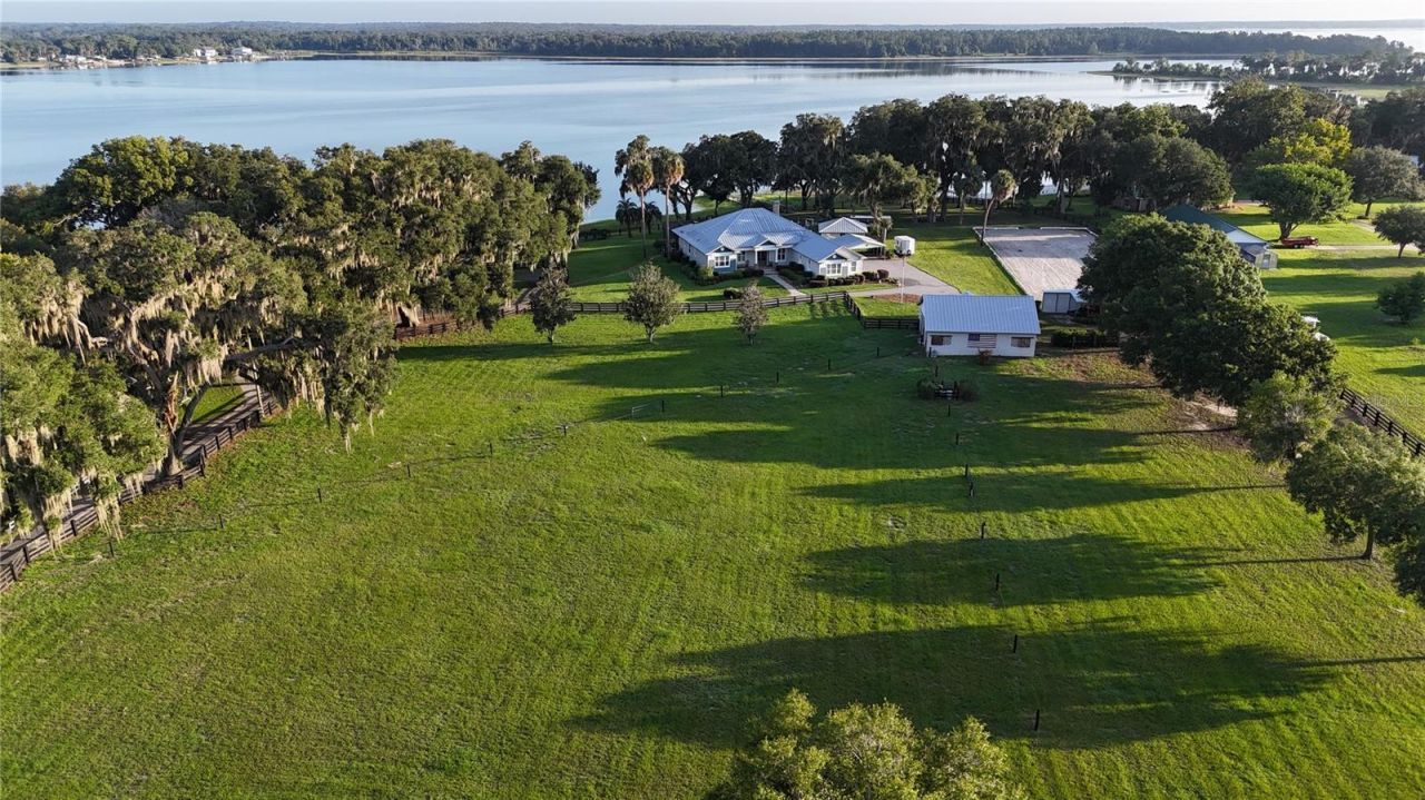 11811 SE Sunset Harbor Road, Weirsdale, FL 32195 Photo