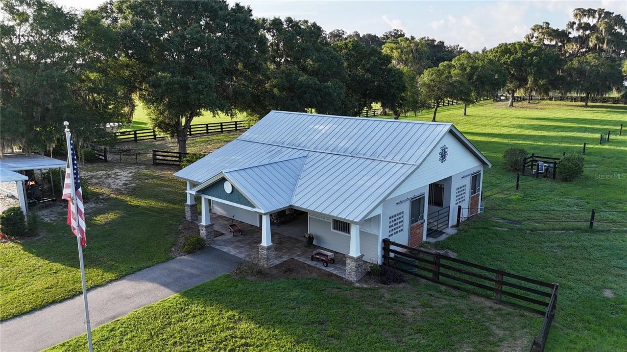 11811 SE Sunset Harbor Road, Weirsdale, FL 32195 Photo