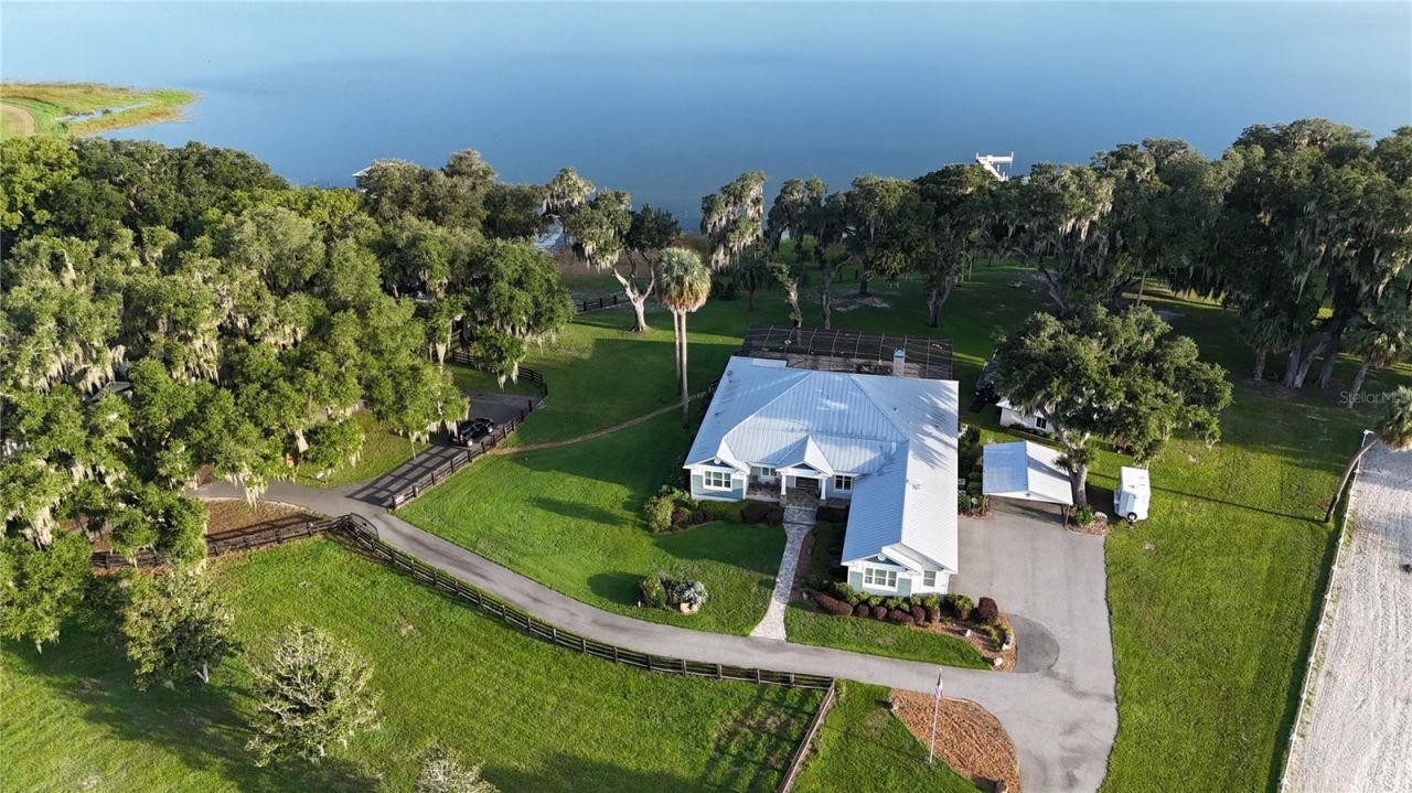 11811 SE Sunset Harbor Road, Weirsdale, FL 32195 Photo