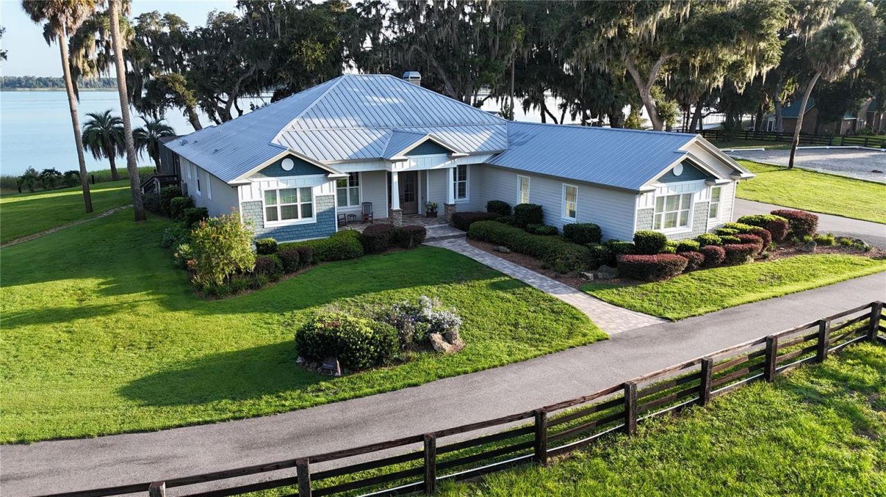 11811 SE Sunset Harbor Road, Weirsdale, FL 32195 Photo
