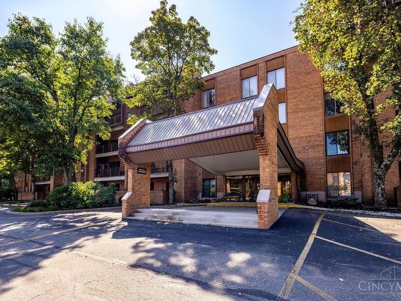 3533 Amberacres Drive, Unit 308E, Cincinnati, OH 45237 Photo 3