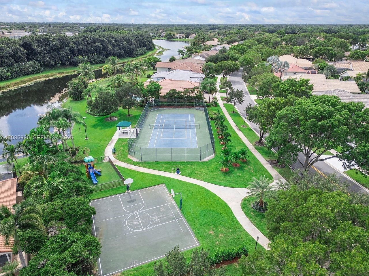 900 Spoonbill Cir, Weston, FL 33326 Photo