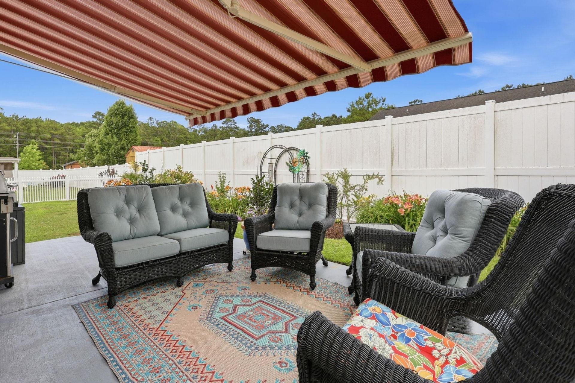 2716 Desert Rose St. Photo 32