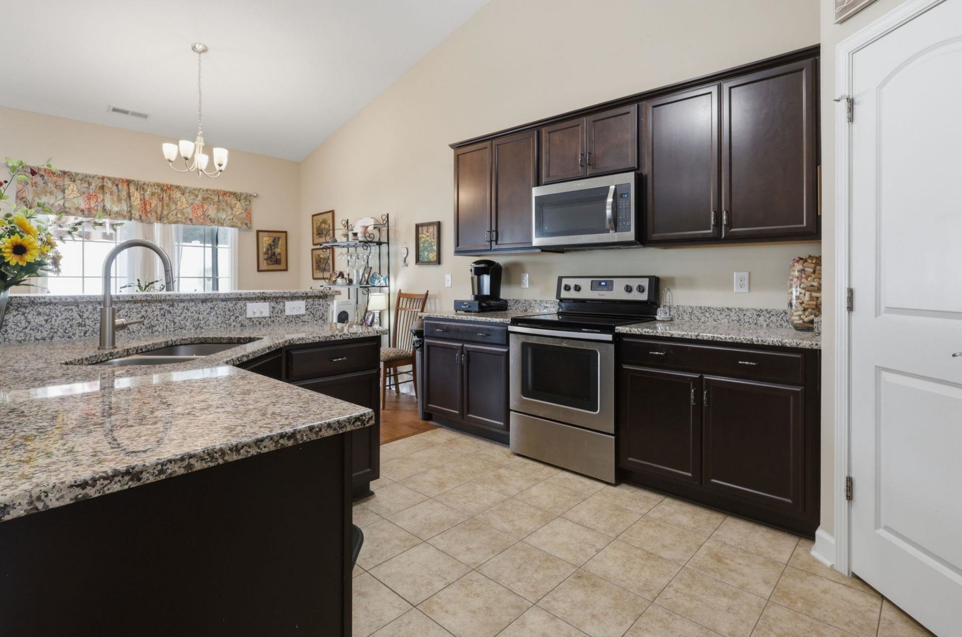 2716 Desert Rose St. Photo 4