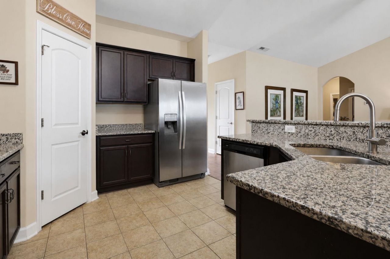 2716 Desert Rose St. Photo 6