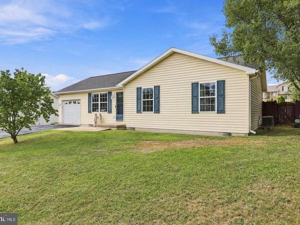 27 SWAYING PINE COURT , BUNKER HILL, WV 25413