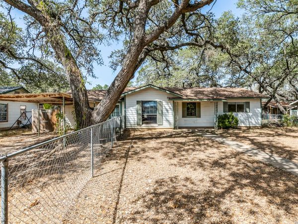 304A Fox Run, Devine, TX 78016