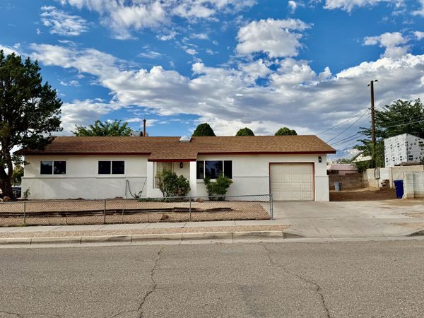 700 Tomasita Street NE, Albuquerque, NM 87123