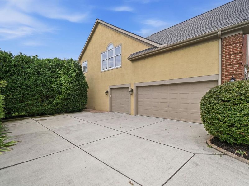 6177 Heritage Lakes Drive , Hilliard, OH 43026 Photo 4