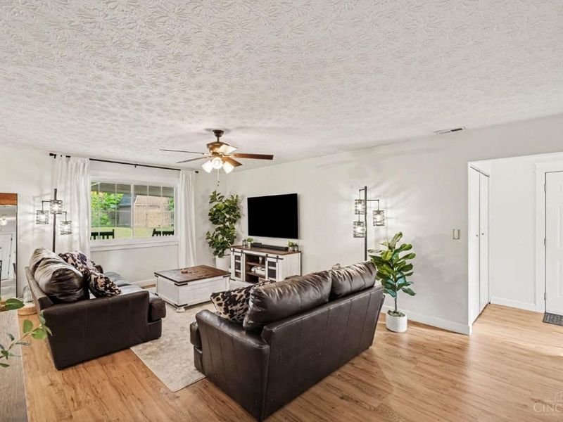 260 Sinclair Court, Loveland, OH 45140 Photo 5