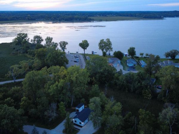 27612 114th St, Salem Lakes, WI 53179