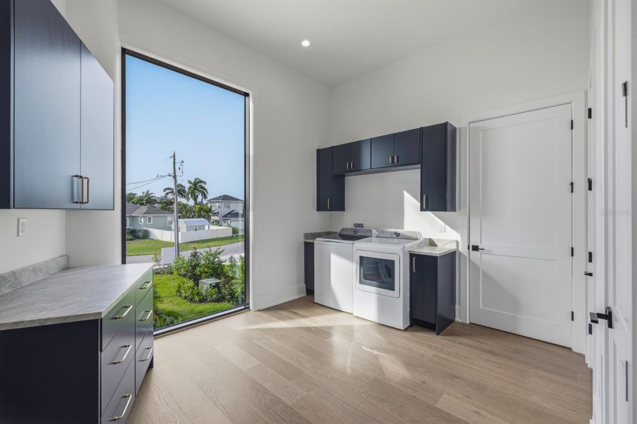 6503 Debbie Lane S, Saint Petersburg, FL 33707 Photo