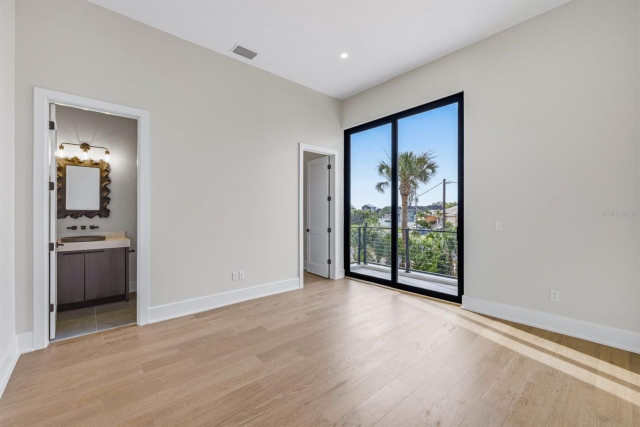 6503 Debbie Lane S, Saint Petersburg, FL 33707 Photo