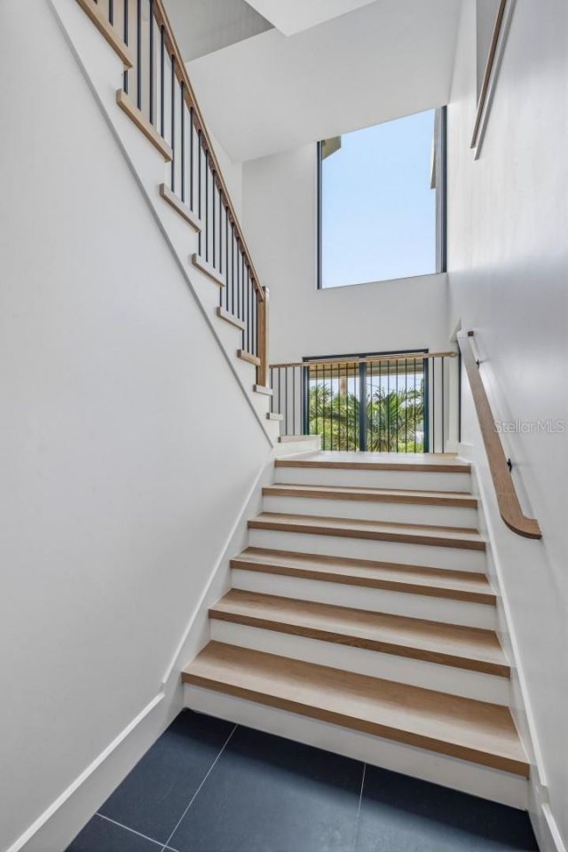 6503 Debbie Lane S, Saint Petersburg, FL 33707 Photo